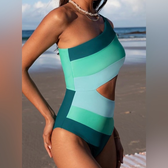 CUPSHE One Shoulder Cutout One-Piece Swimsuit - Picture 3 of 9